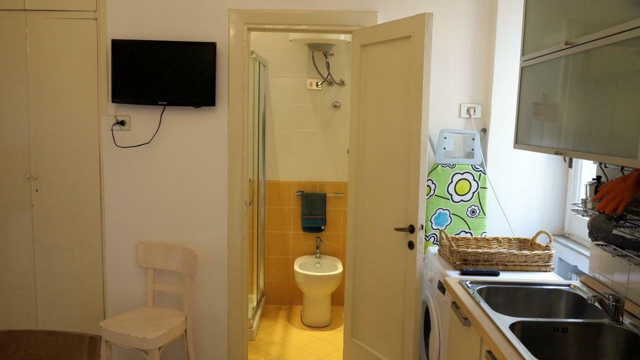 Spacious Panoramic Apartment - Half Way Center-Vomero District Neapel Exteriör bild